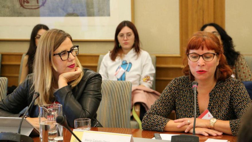 María Calado (dcha.), durante
su intervención. | @InstMujeres