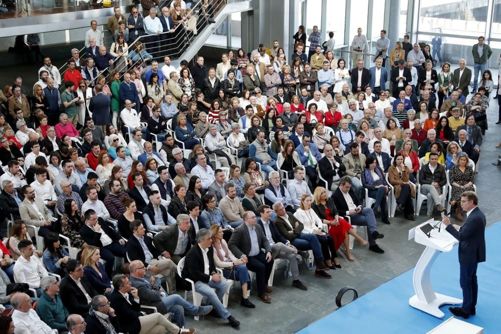 El presidente del Partido Popular lidera un acto en el Auditorio Mar de Vigo en el que estuvo arropado por Alberto Núñez Feijóo, Alfonso Rueda, Ana Pastor o Elena Muñoz.
