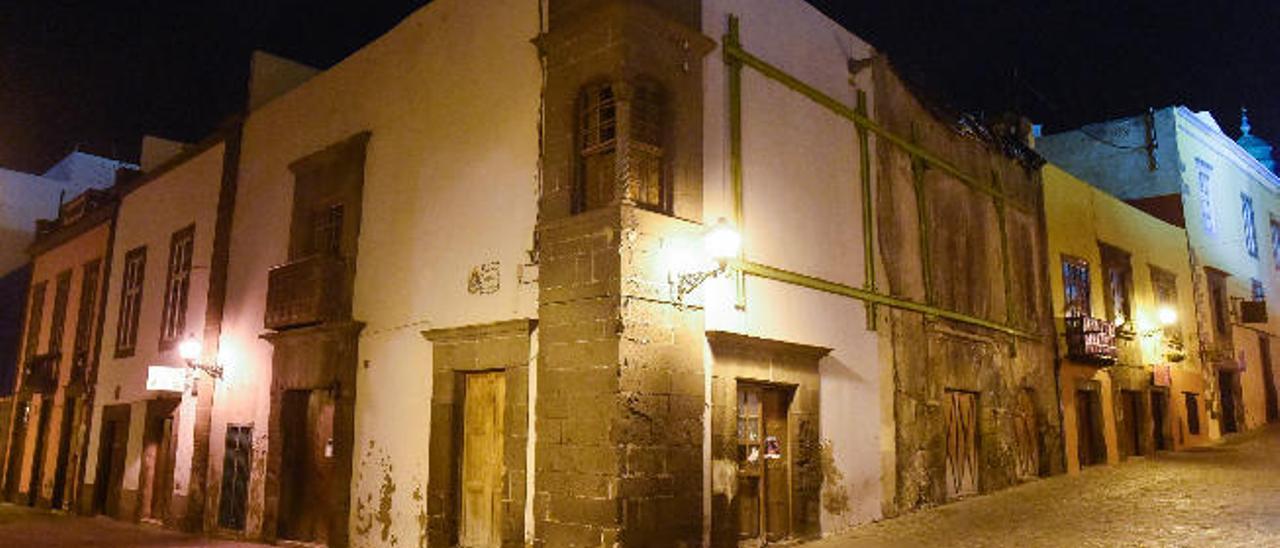 Casa del Deán, con la fachada de la calle Herrería, apuntalada