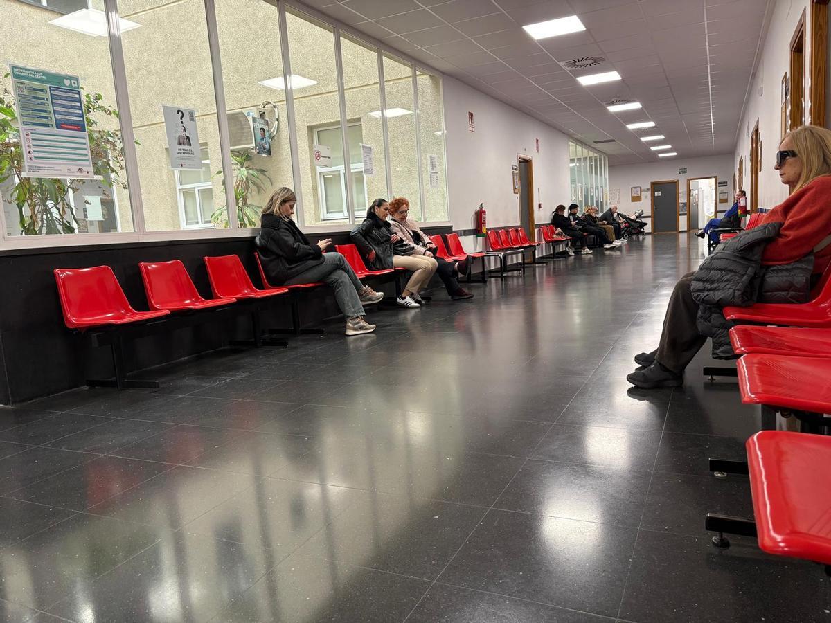 Sala de espera del centro de salud de San Andrés este lunes.