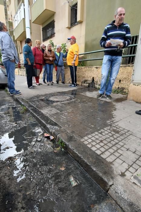 16/02/2019 TELDE. Escape de aguas residuales en Jinamar y mal estado de carreteras y edificios.   Fotografa: YAIZA SOCORRO.