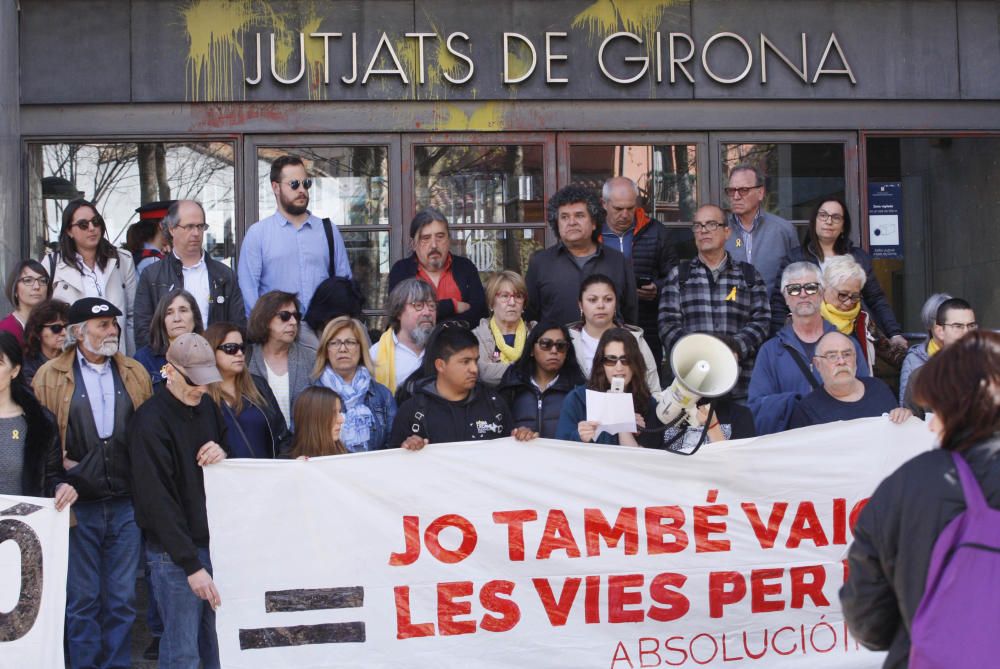 Concentració de suport al noi encausat pel tall a les vies del tren