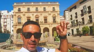 Un youtuber argentino descubre los platos típicos de Castelló y se sorprende con un edificio no tan visitado