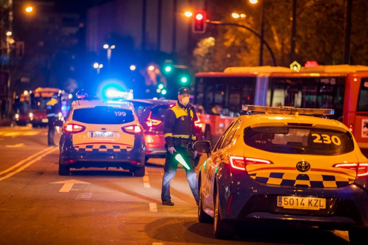 Control de la Policía Local en Paseo Pamplona en Zaragoza