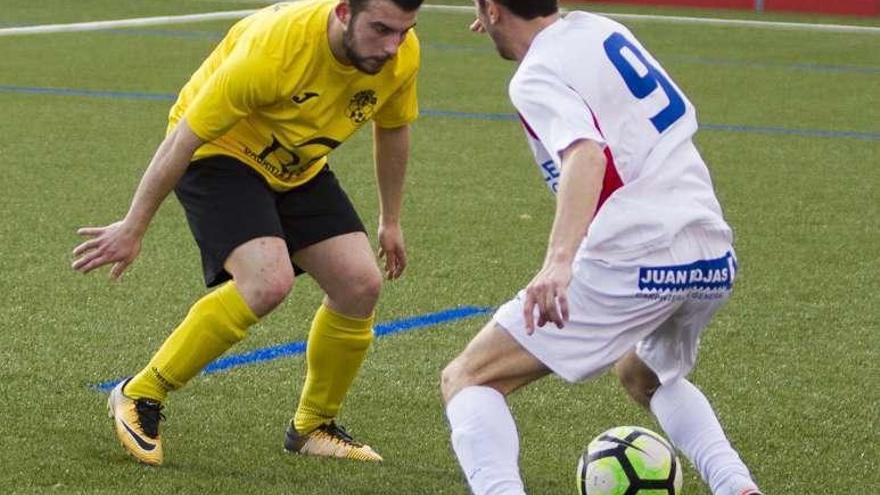 Un lance del Lamela-Praíña jugado ayer en Outeiriño. // Bernabé/Ana Agra