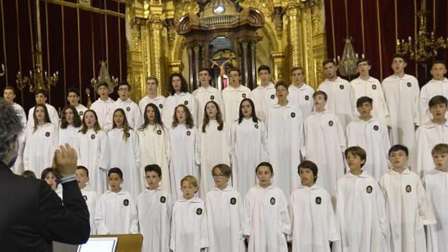 El Coro Juvenil y la Escolanía, en un acto en Santa María.