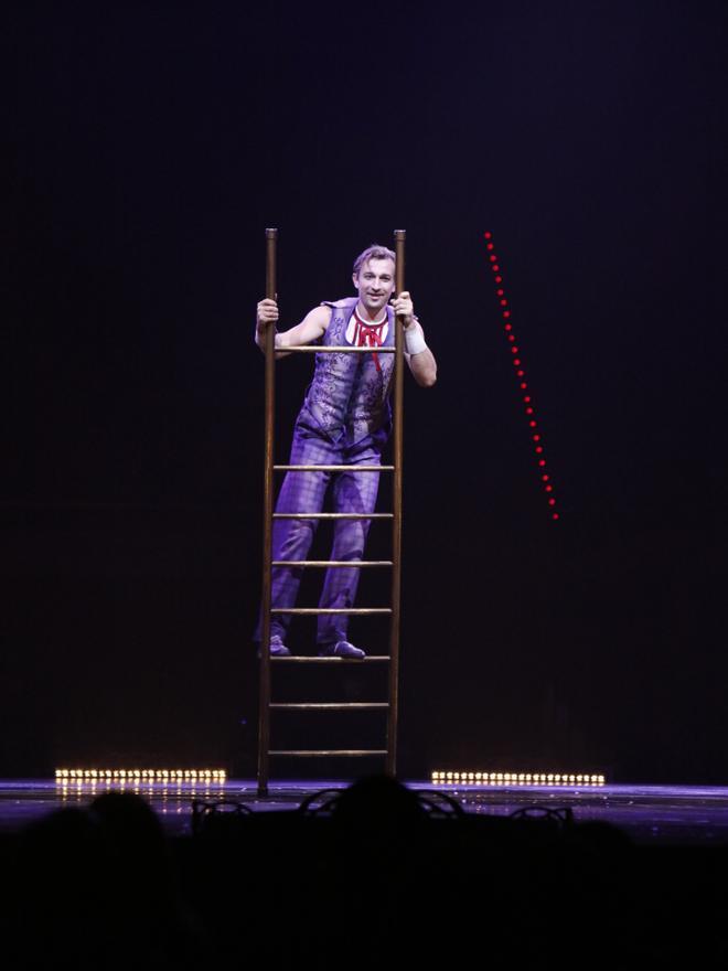 Die Aufführung der Vorstellung Corteo des Cirque du Soleil im Velodrome von Palma