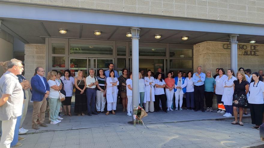 Minuto de silencio por Villoch en el centro de salud de Cangas