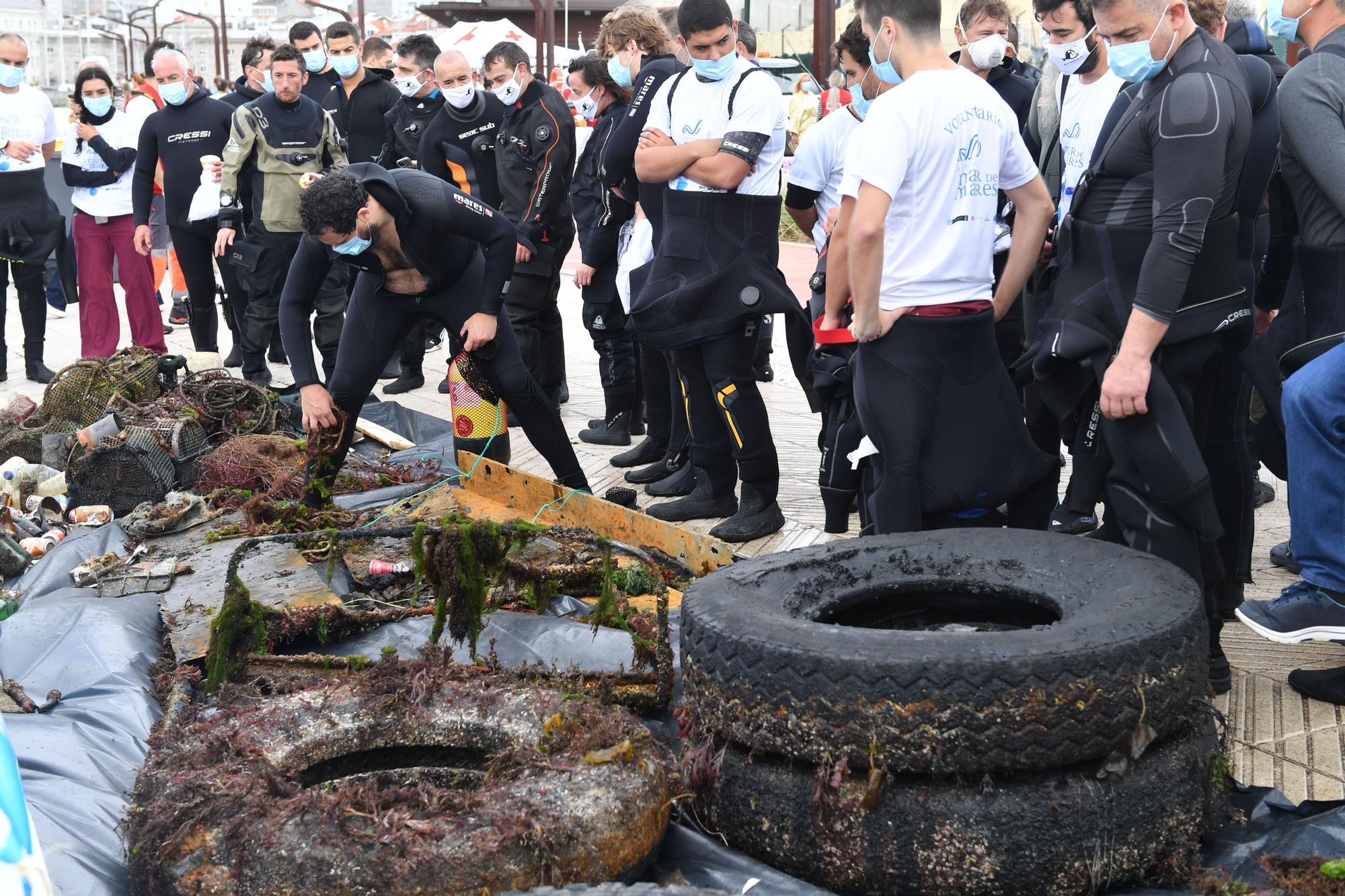 El festival Mar de Mares retira más de dos toneladas de residuos en la segunda gran limpieza del fondo marino en A Coruña