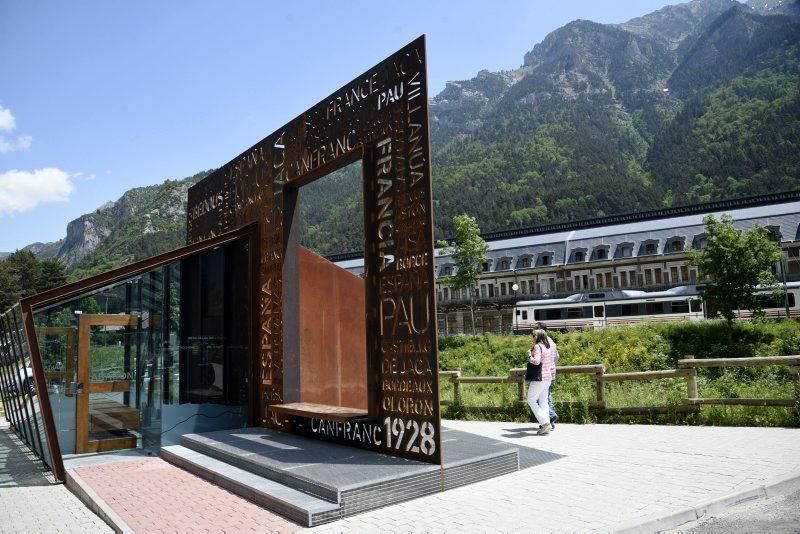 Reapertura de la línea ferroviaria internacional de Canfranc