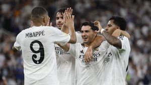 YEDA (ARABIA SAUDÍ), 09/01/2025.- Los jugadores del Real Madrid celebran el segundo gol de su equipo durante el partido de semifinales de la Supercopa de España de fútbol entre el Real Madrid y el RCD Mallorca, este jueves en Yeda. EFE/ Alberto Estévez