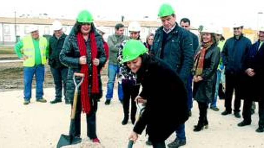 Moreno y Crespín colocan la primera piedra de un colegio para la localidad