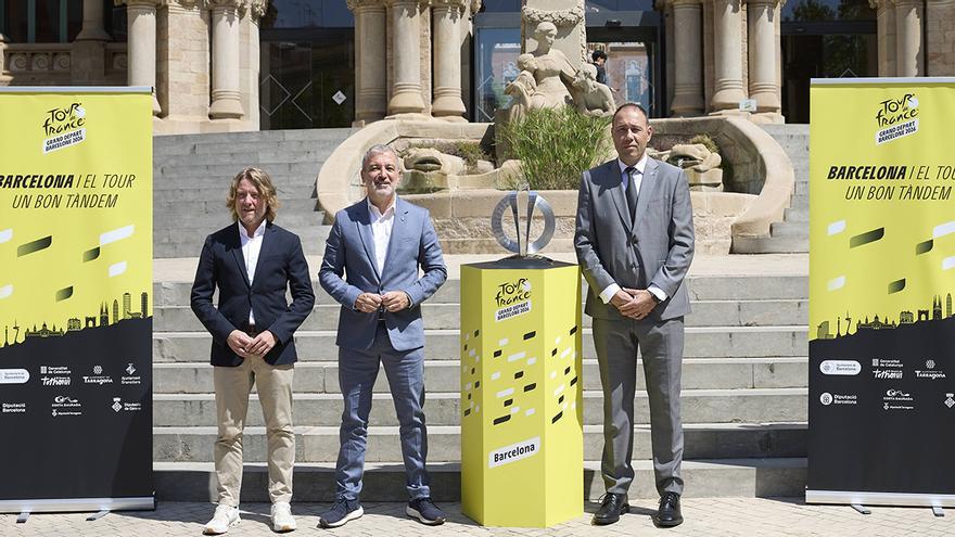 Barcelona da la bienvenida al trofeo del Tour de Francia que comenzará en la ciudad en 2026