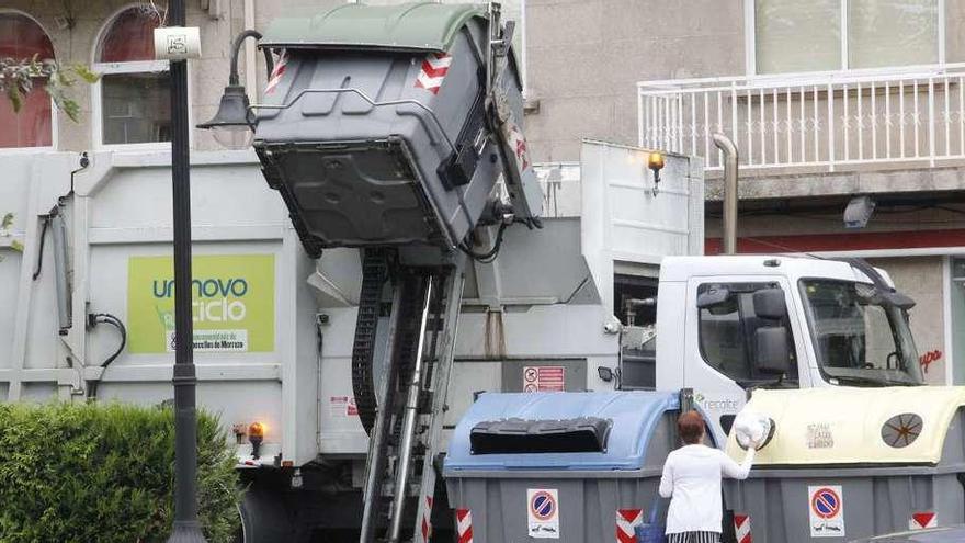 Recogida de basura en la villa de Cangas por parte de Recolte. // Gonzalo Núñez