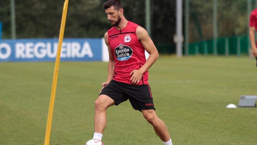 Borja Valle, en un entrenamiento del Dépor.