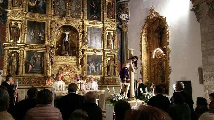 Jesús Nazareno solicita a las madres clarisas la &quot;cesión&quot; del Santo Ecce Homo