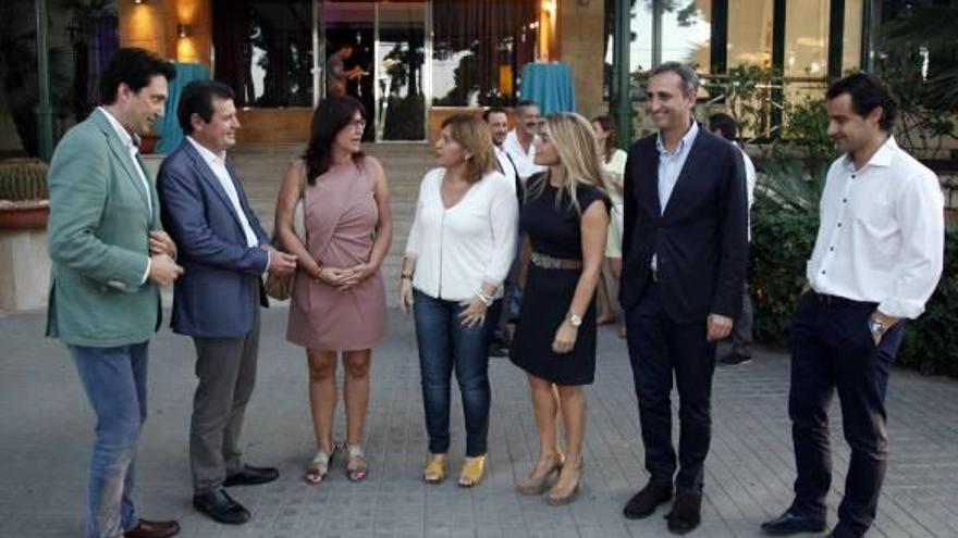 Dirigentes autonómicos y provinciales del PP de la Comunidad, ayer en Dénia.