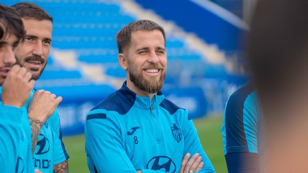 Cordero, sonriente en un entrenamiento con el equipo esta semana.