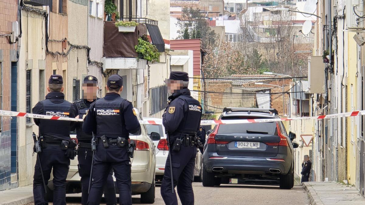 Agentes de la Policía Nacional en el Cerro de Reyes tras el apuñalamiento mortal, el pasado 11 de enero.