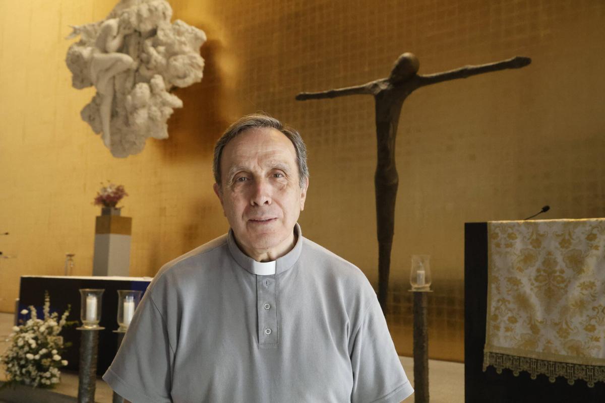 A.J.González Córdoba Joaquín Pérez Hernández, delegado para la Vida Consagrada, sacerdote párroco de la iglesia de Nuestra Señora de la Consolación