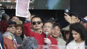 Petro afirma que sangre de una víctima ensucia a senadores contrarios a reforma laboral