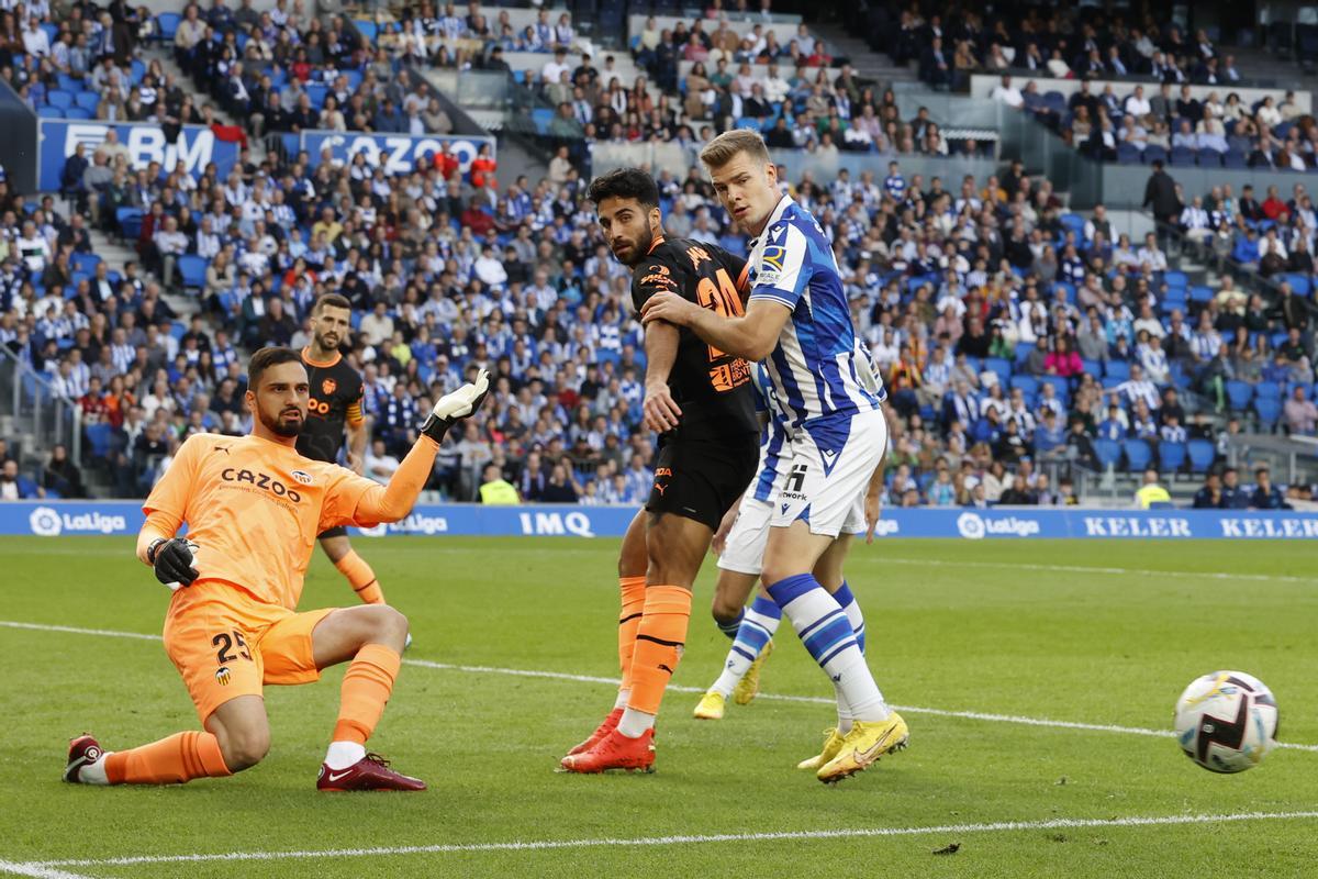 Mamardashvili tuvo mucho trabajo frente a la Real Sociedad