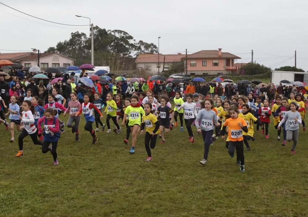 Cientos de corredores en el Trofeo San Miguel de Oia.