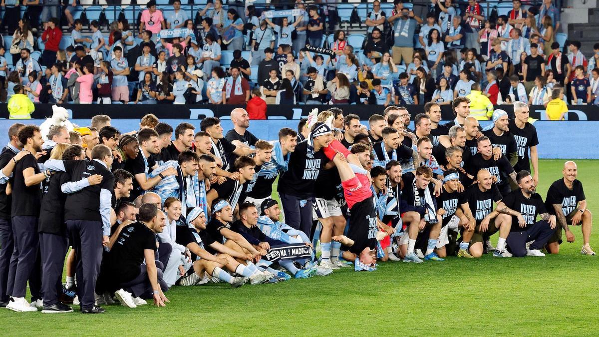 Las imágenes del duelo y los posteriores festejos en el campo y en Praza América.