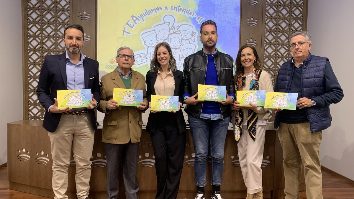 Presentación de la guía 'TEAyudamos a entender el autismo' en Diputación de Badajoz.