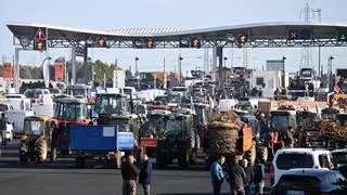 Huelga de agricultores en Francia, en directo: última hora de los ataques a camiones españoles y los cortes de carreteras