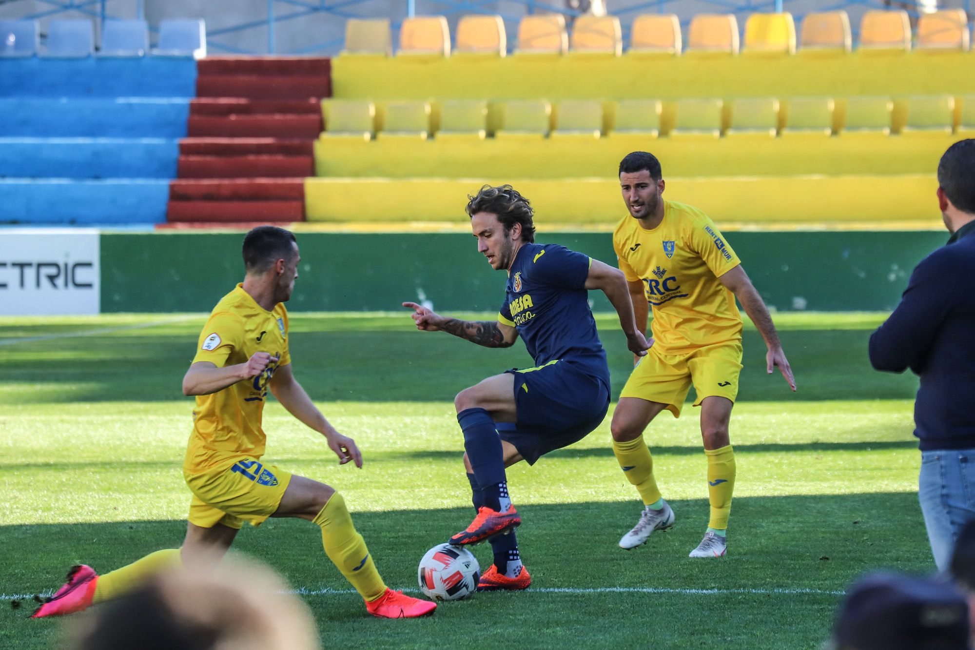 El Orihuela cae por 2-4 en un partido vibrante ante el Villarreal B