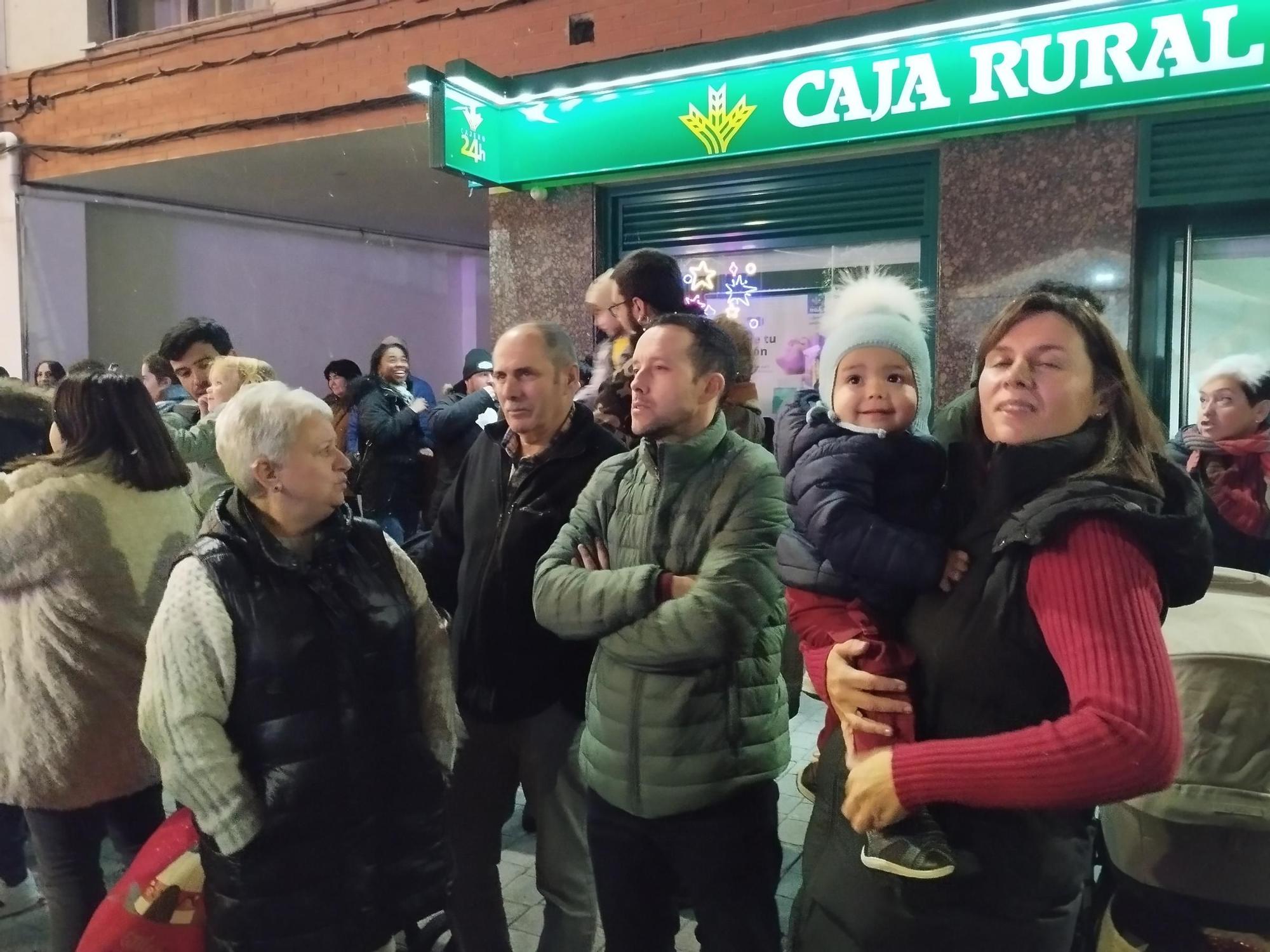 El divertido encendido del alumbrado navideño en Llanera, en imágenes