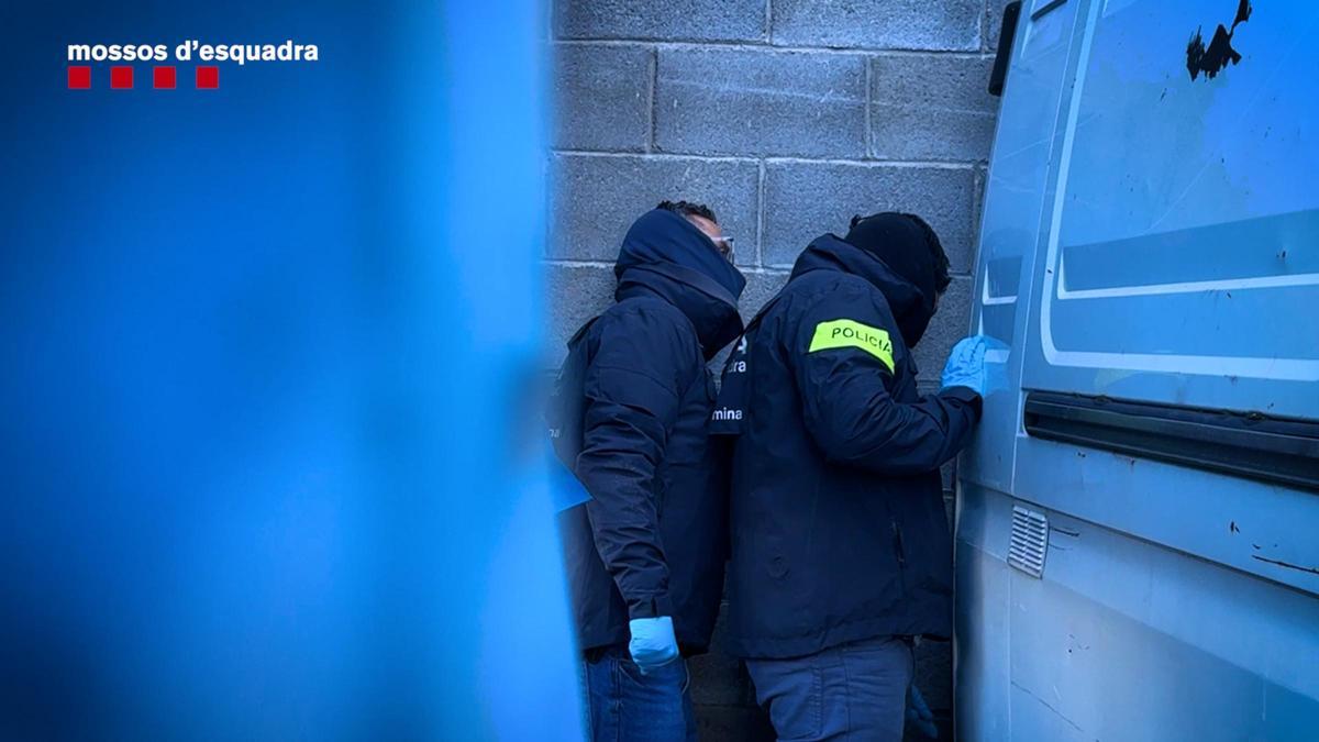 Les imatges dels catalitzadors robats i localitzats durant una investigació dels Mossos