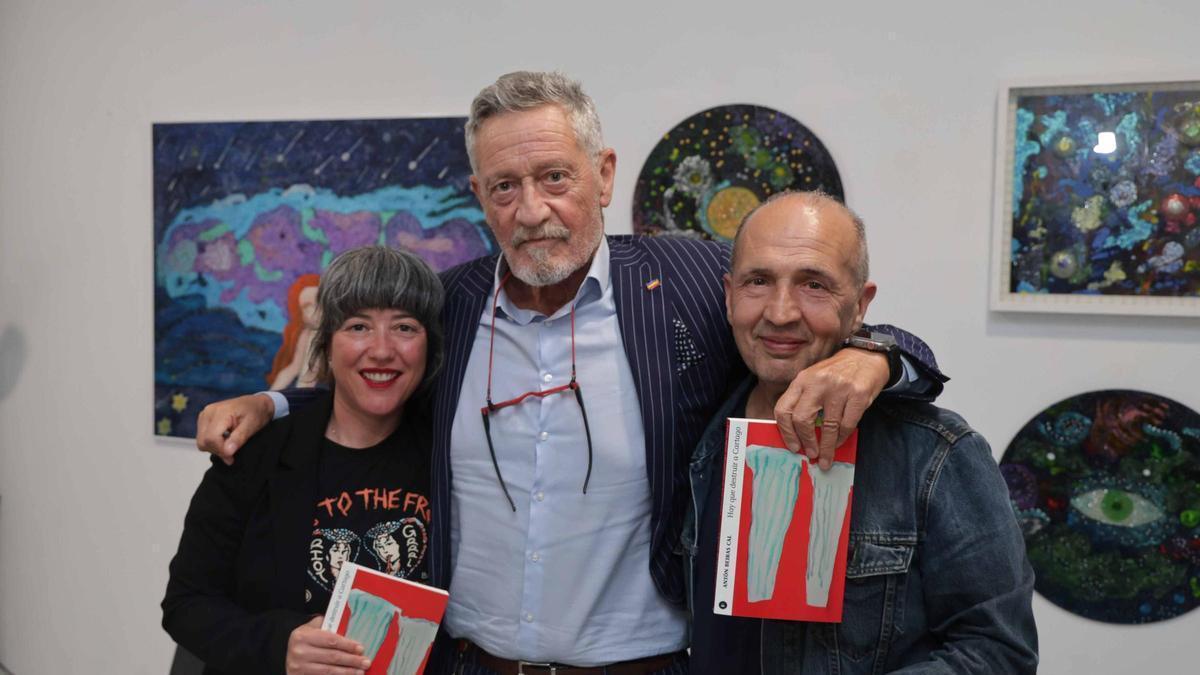 María Lado, Antón Beiras e Xabier Romero, na presentación do libro onte.
