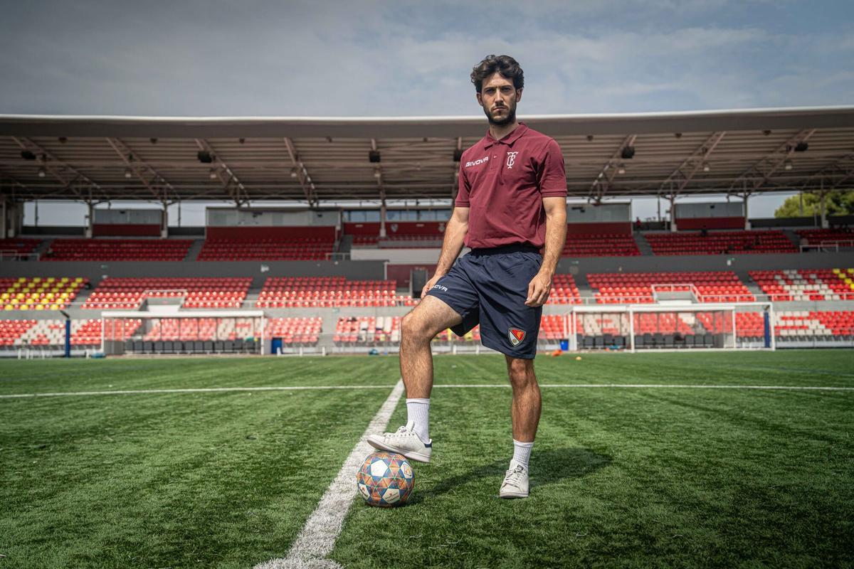 Pol, administrador del club Terrassa, en el Estadio Olímpico (Barcelona).