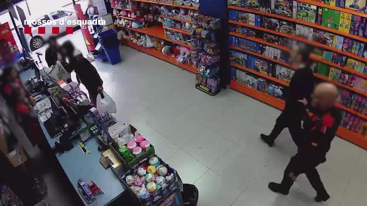El sospechoso detenido en la tienda de juguetes