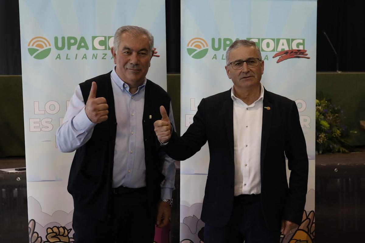 Lorenzo Rivera (izquierda) y Aurelio González en el acto de fin de campaña de las elecciones agrarias en Zamora