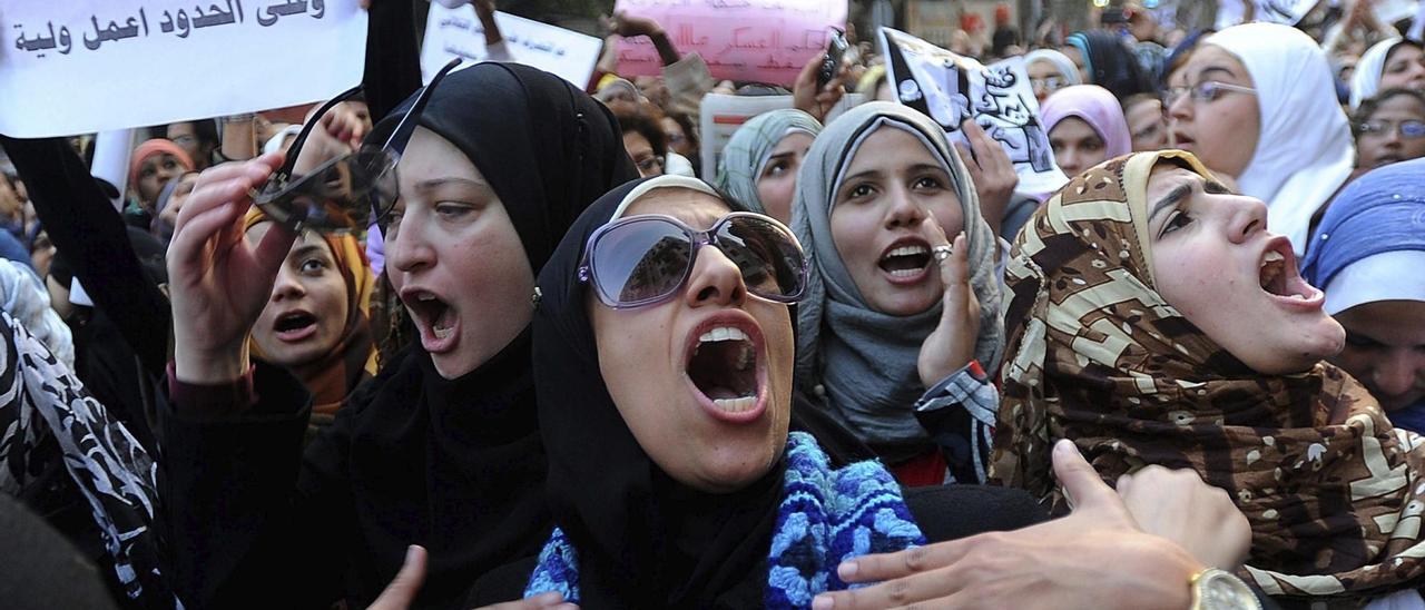 Mujeres egipcias en una manifestación feminista en El Cairo.