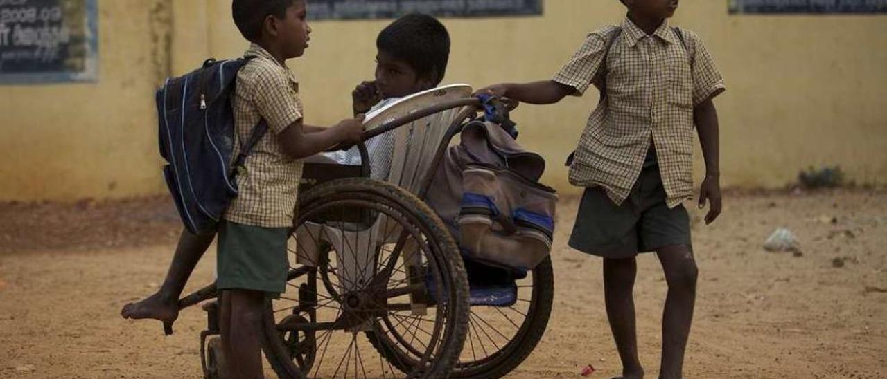 Fotograma de la película &quot;Camino a la escuela&quot; que mañana se proyecta en la biblioteca. // FDV