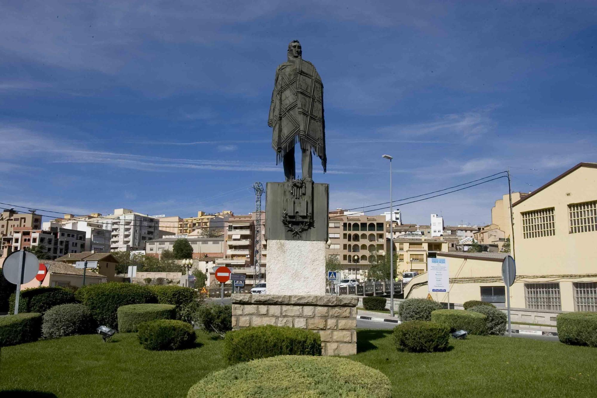 "L'home de la manta" recibe al visitante.