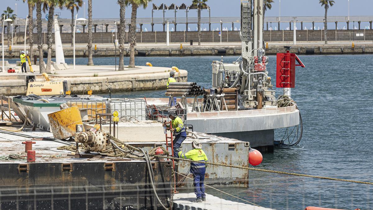 Retoman la construcción de la plataforma flotante en el Puerto de Alicante