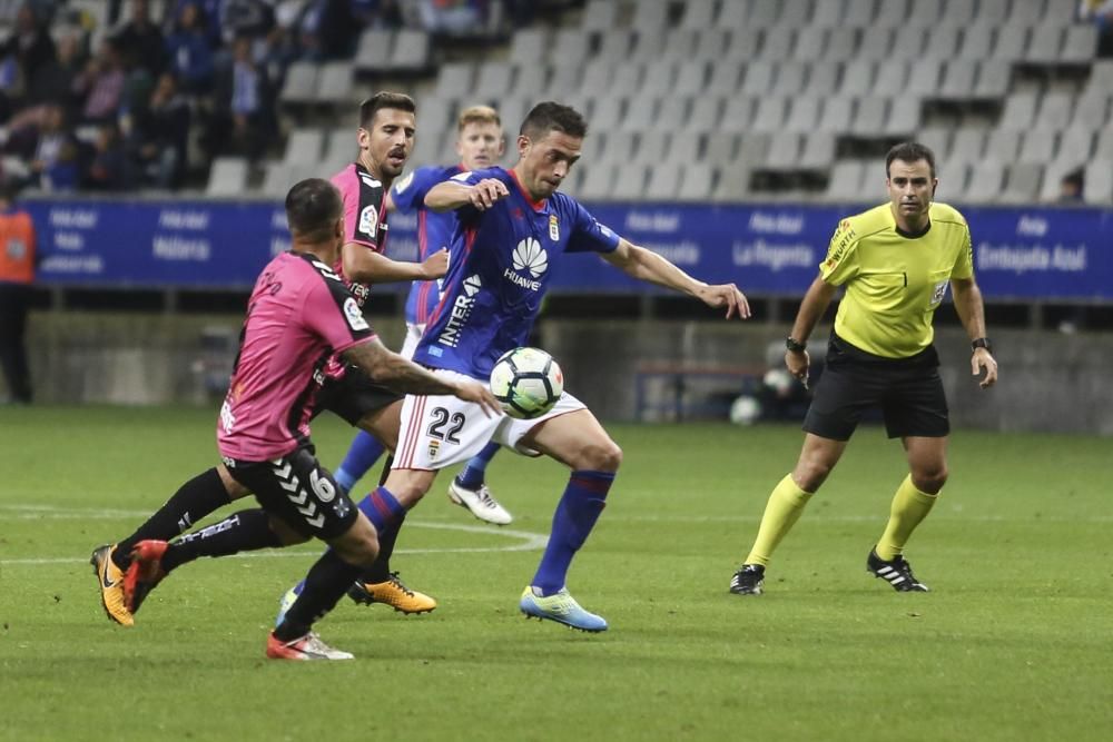 El partido entre el Real Oviedo y el Tenerife, en imágenes