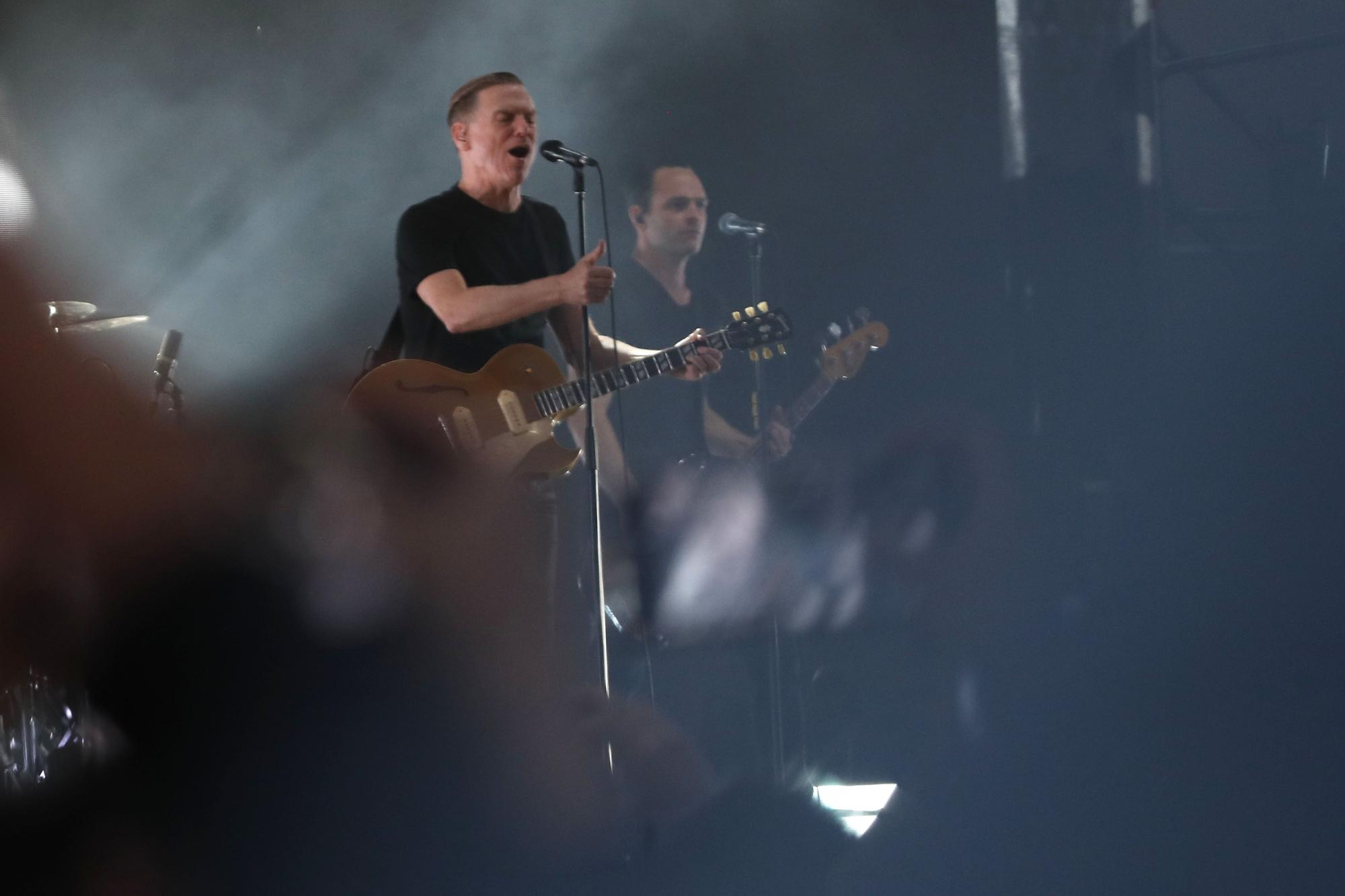 El rock con corazón de Bryan Adams enamora a Vigo