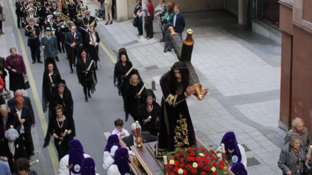 Procesión en Grado. | S. Arias