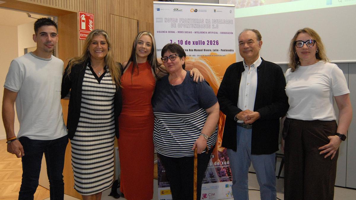 El alcalde de Lalín, José Crespo, intervino en la inauguración del curso de verano de igualdad en el edificio sociocultural de la calle Manuel Rivero.