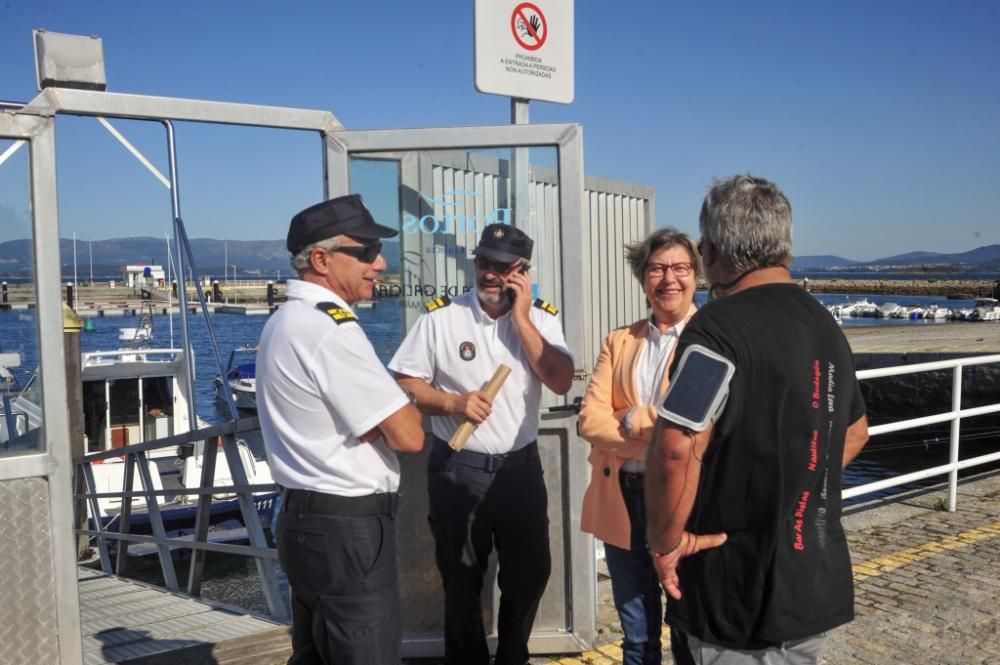 La conselleira do Mar, Rosa Quintana, participa en un operativo contra el furtivismo en Vilagarcía