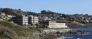 El abandono del IEO de Vigo obliga a la plantilla a usar casco: un informe pide derribar una nave