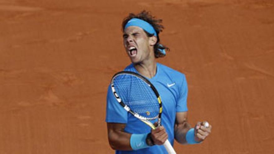 Rafael Nadal vence a Isner en cinco sets en su primer partido en París