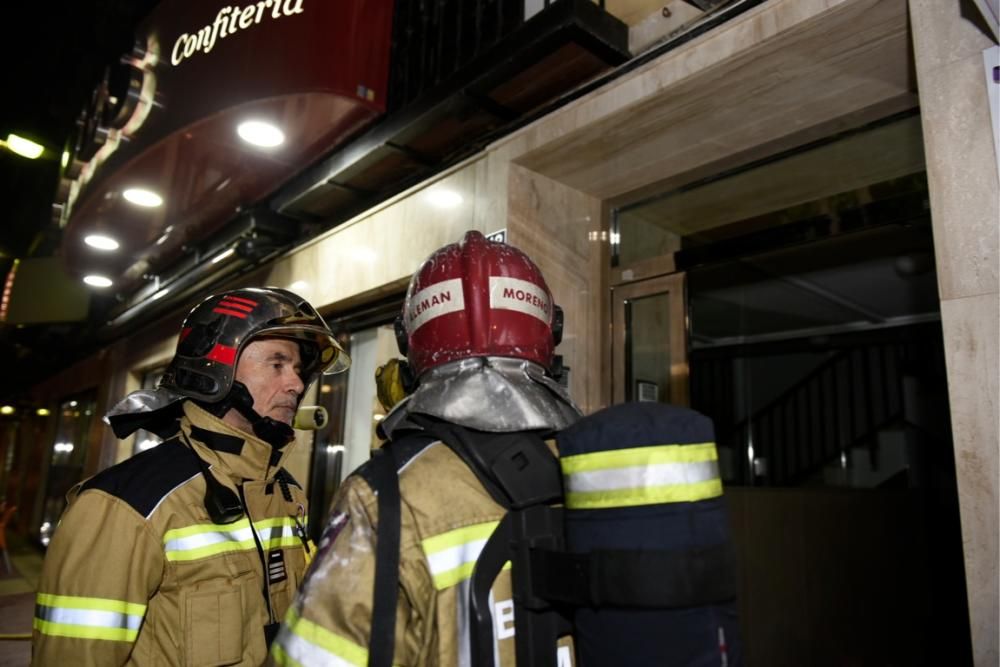 Incendio en un edificio de la plaza Camachos de Murcia