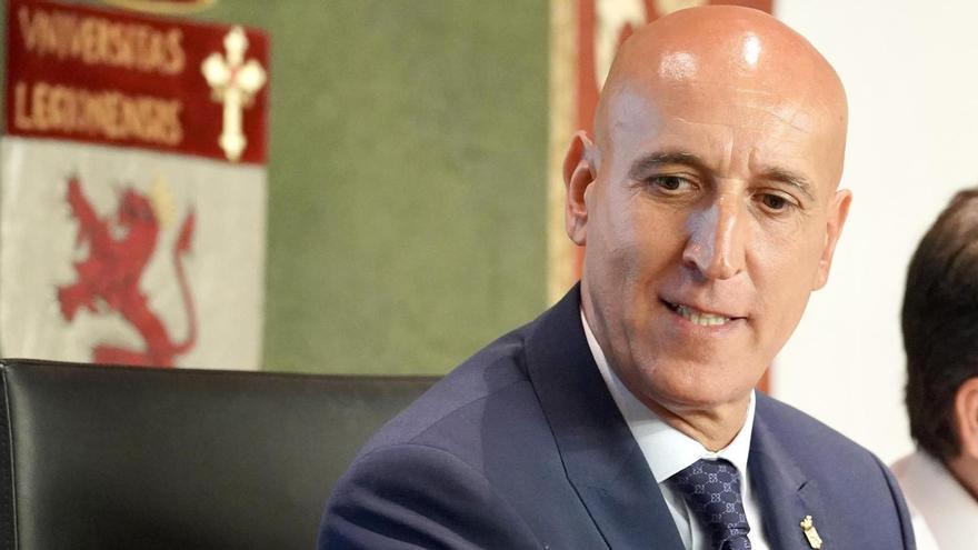 El alcalde socialista de León pide un &quot;nuevo tiempo&quot; y que Sánchez asuma responsabilidades